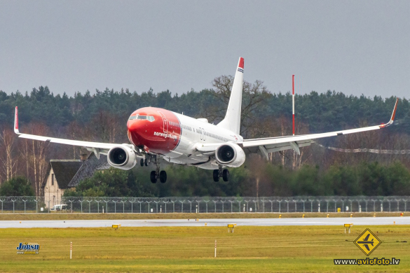 Boeing 737-8JP