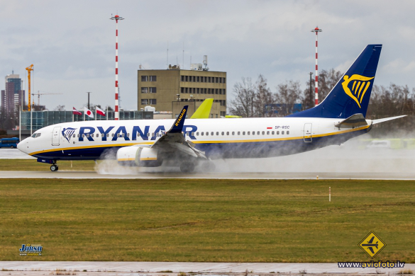 Boeing 737-8AS