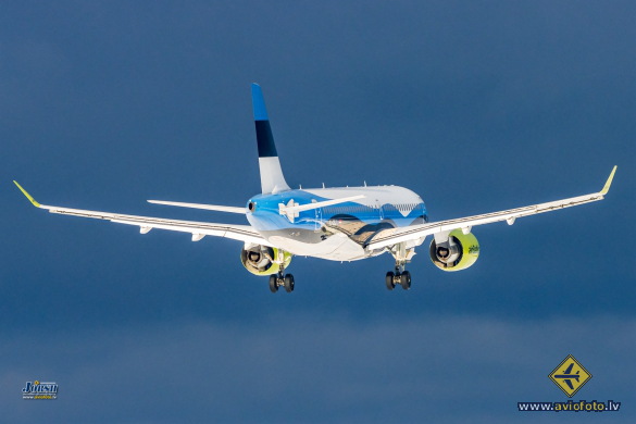 Airbus A220-300