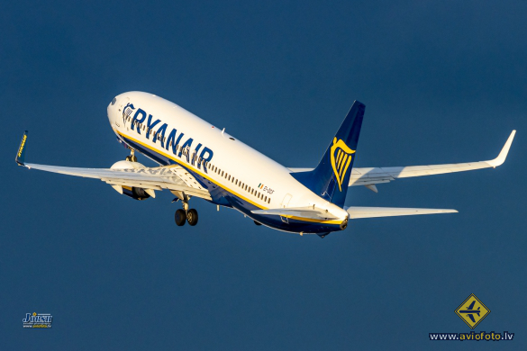 Boeing 737-8AS
