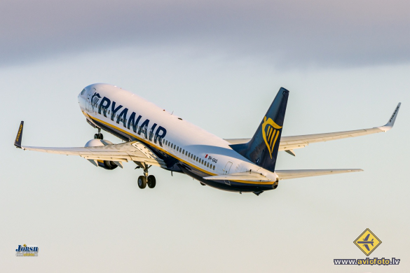 Boeing 737-8AS