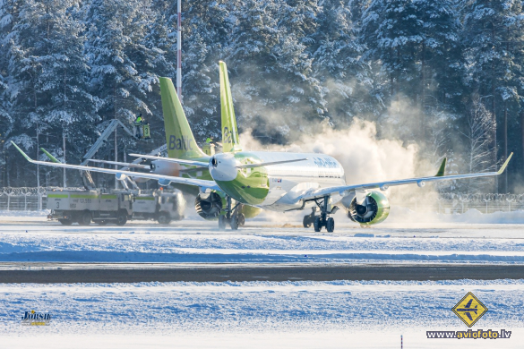 Airbus A220-300