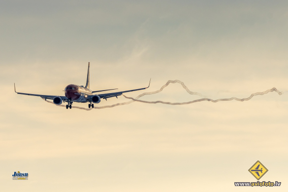 Boeing 737-8JP