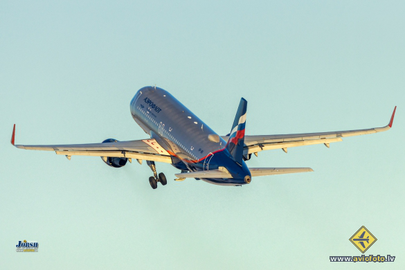 Airbus A320-214