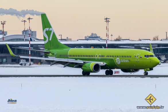 Boeing 737-83N