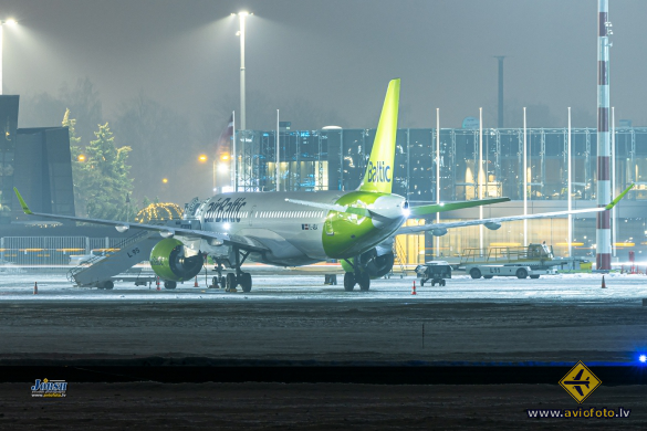 Airbus A220-300