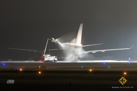 Airbus A330-243