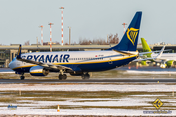 Boeing 737-8AS
