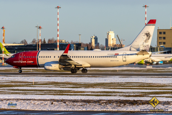 Boeing 737-8JP