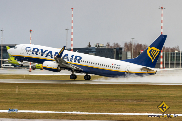 Boeing 737-8AS