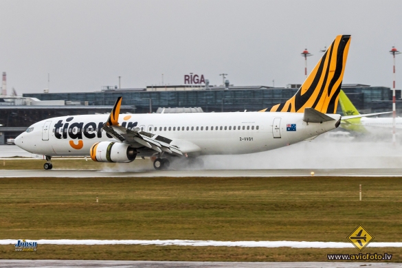 Boeing 737-8FE