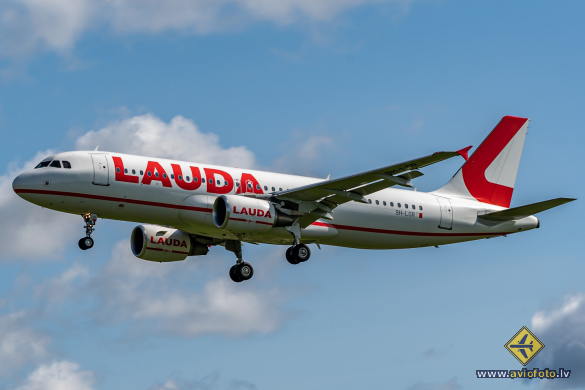 Airbus A320-214