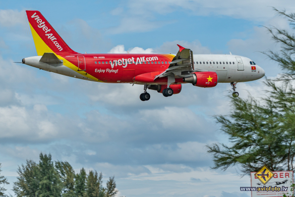 Airbus A320-214