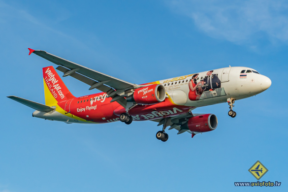 Airbus A320-214