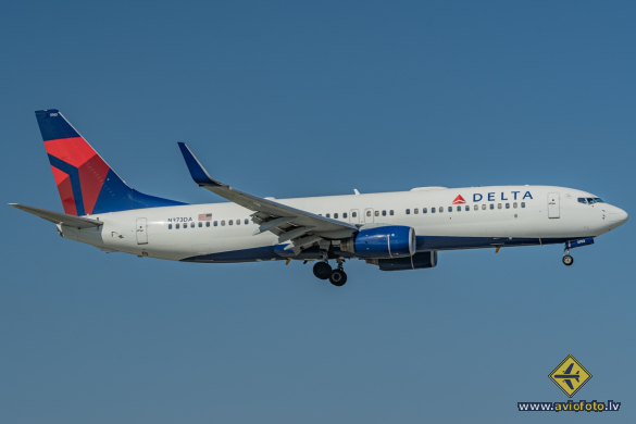 Boeing 737-832