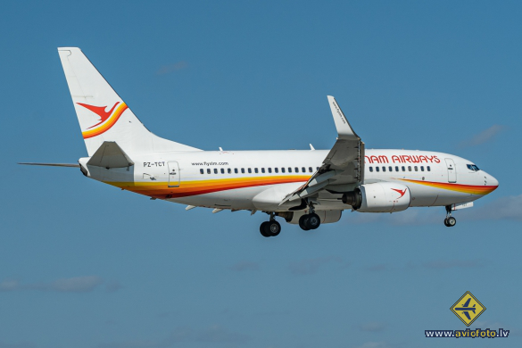 Boeing 737-752