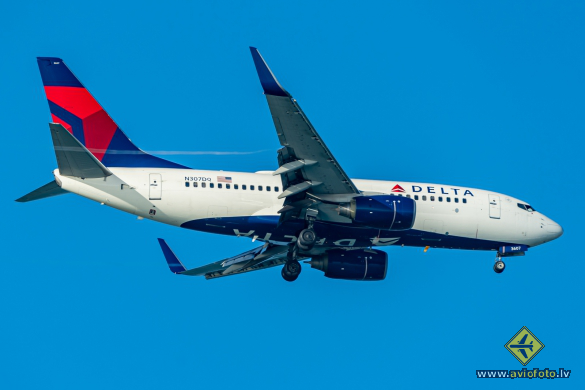 Boeing 737-732