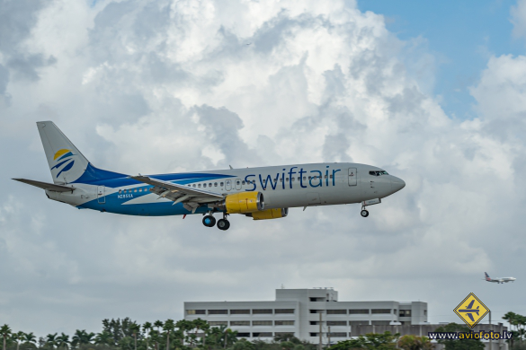 Boeing 737-4Q8