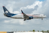 Boeing 737-852