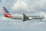 Boeing 737-823