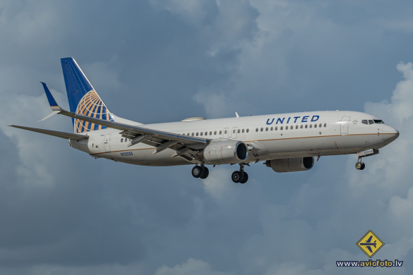 Boeing 737-824