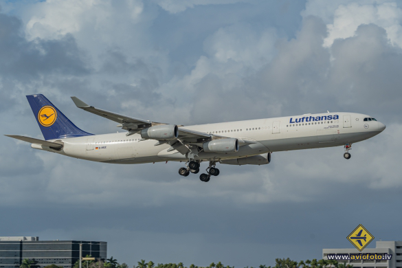 Airbus A340-313