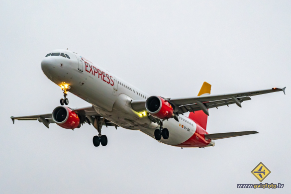 Airbus A321-213