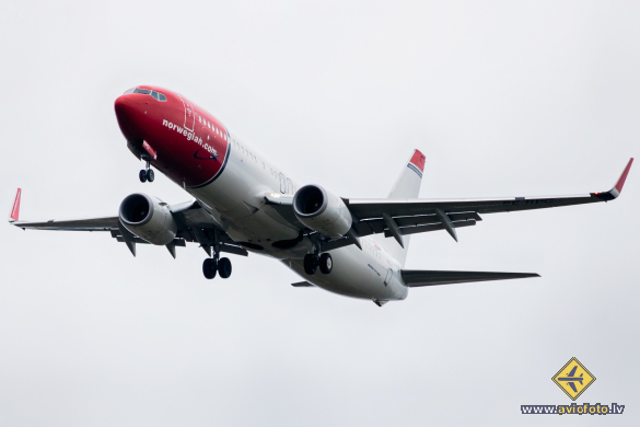 Boeing 737-8JP