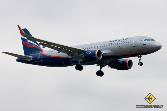 Airbus A320-214