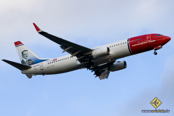 Boeing 737-8JP
