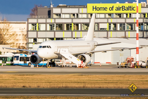 Airbus A320-214