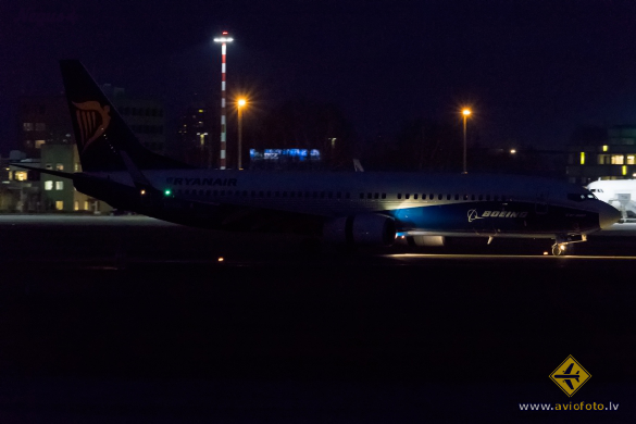 Boeing 737-8AS