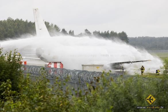 Boeing 737-33V