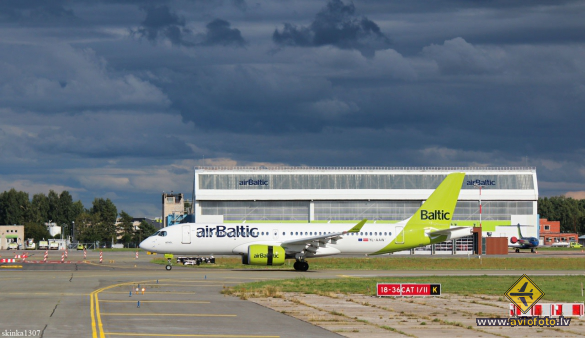 Airbus A220-300