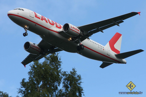 Airbus A320-214