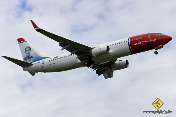Boeing 737-8JP
