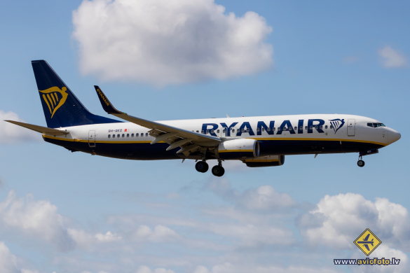 Boeing 737-8AS