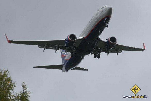 Boeing 737-8LJ