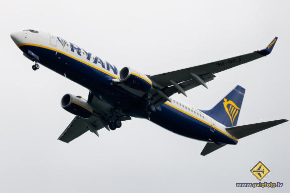 Boeing 737-8AS