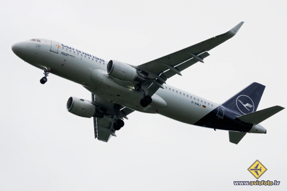 Airbus A320-214