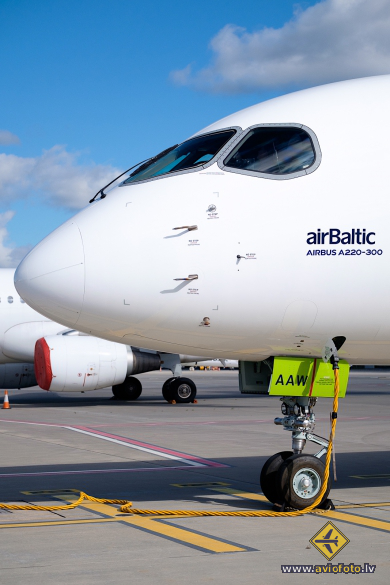 Airbus A220-300