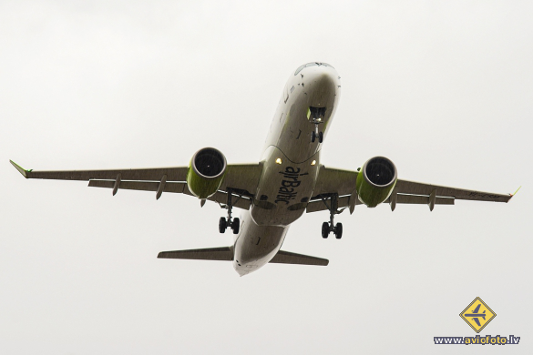 Airbus A220-300