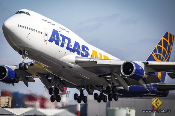 Boeing 747-446