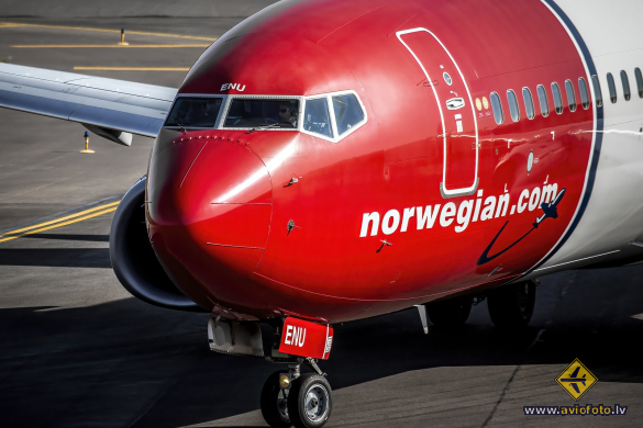 Boeing 737-8JP