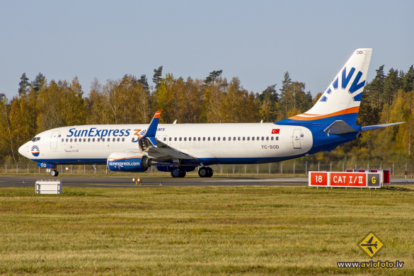 Boeing 737-8HC