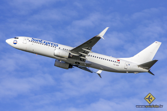 Boeing 737-8K5