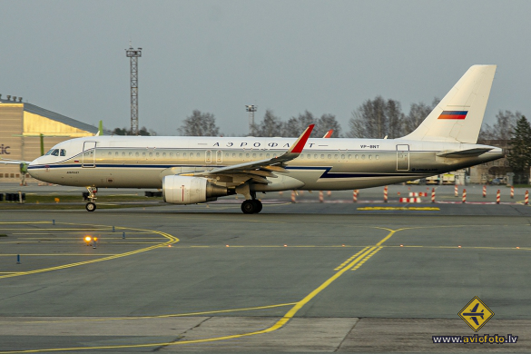 Airbus A320-214
