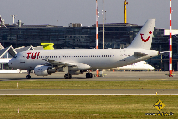 Airbus A320-214
