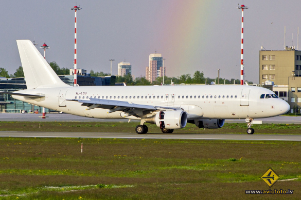 Airbus A320-214