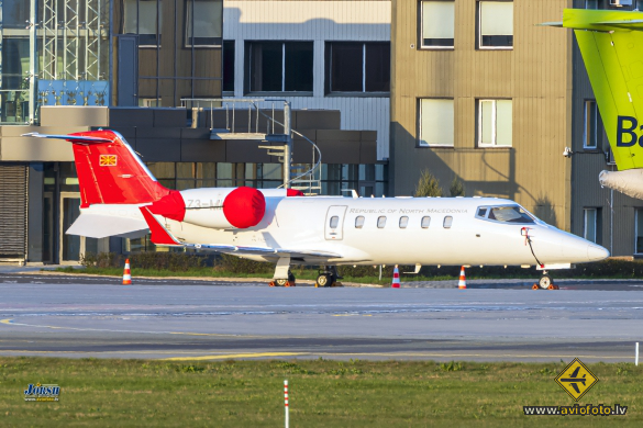 Learjet 60